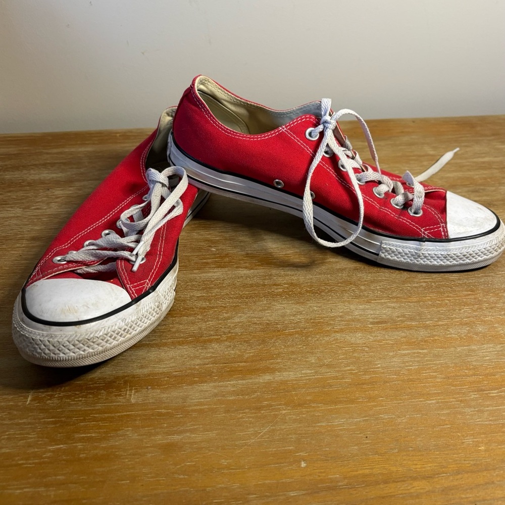 Converse Chuck Taylor Unisex‎ Red and White low tops.